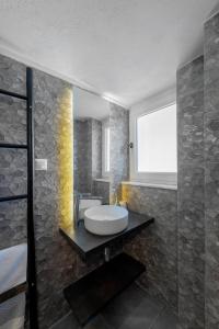 A bathroom at Endless Blue from Syros - Megas Gialos Resort - Suite 1