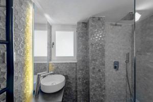 A bathroom at Endless Blue from Syros - Megas Gialos Resort - Suite 1 Még 37 kép
