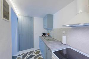 A kitchen or kitchenette at Endless Blue from Syros - Megas Gialos Resort - Suite 1