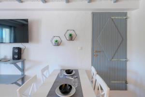 Kép Endless Blue from Syros - Megas Gialos Resort - Suite 1 szállásáról Áno Szíroszban a galériában