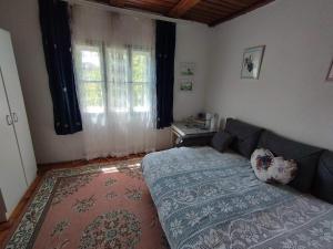 מיטה או מיטות בחדר ב-Konak Mileva