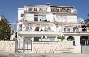 Fotografia z galérie ubytovania Apartments with a parking space Seget Vranjica, Trogir - 11561 v Seget Vranjici