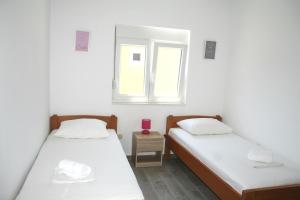 Camera con 2 letti singoli e finestra. di Apartments with a parking space Marina, Trogir - 11607 a Marina