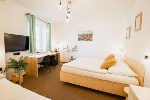 Μια τηλεόραση ή/και κέντρο ψυχαγωγίας στο Hotel Rehavital