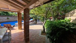 Bazén v ubytování Villa Amalia Apartments nebo v jeho okolí