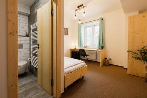 Ένα ή περισσότερα κρεβάτια σε δωμάτιο στο Hotel Rehavital