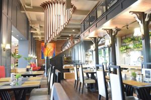 Restaurace v ubytování Grand Zuri BSD City