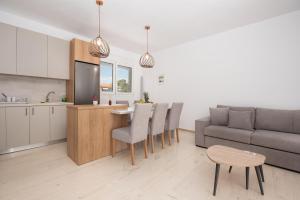 Kuchyňa alebo kuchynka v ubytovaní Brand new maisonette in Chanioti, Chalkidiki