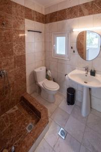 a bathroom with a toilet and a sink at Brand new maisonette in Chanioti, Chalkidiki in Hanioti
