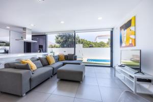 a living room with a couch and a tv at Villa Figo in Luz de Tavira