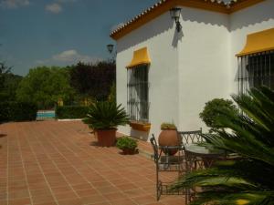 A garden outside Casa rural Villa Manuela
