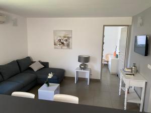 a living room with a couch and a table at Valle Di Casa in Sotta