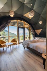 Postel nebo postele na pokoji v ubytování Alpin D'Hôme Hôtel & Spa
