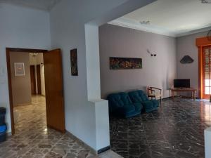 A seating area at Casa Tortona