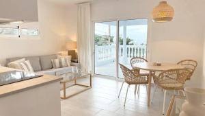 a living room with a couch and a table with chairs at Las Nieves Suites in Teguise
