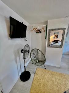 a room with a fan and a tv on a wall at Studio München nahe Olympiapark in Munich