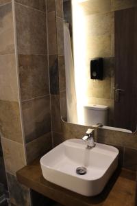 Koupelna v ubytování FALIREON HOTEL