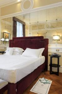 Voodi või voodid majutusasutuse Grand Hotel Des Etrangers toas
