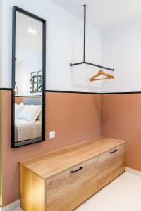 A bed or beds in a room at Mar25 by Smart Cozy Suites - In the heart of Athens - 9 minutes from metro - Available 24hr