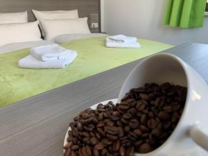 a bowl of coffee beans sitting on a bed at Rhöner Ferienwohnung in Stadtlengsfeld