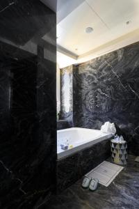 Vannituba majutusasutuses Grand Hotel Des Etrangers