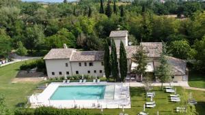 an aerial view of a house with a swimming pool at Borgo delle Mole in Spoleto