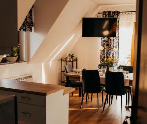 a kitchen and dining room with a table and chairs at Willa Giergonia in Bukowina Tatrzańska