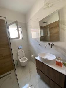 Ένα μπάνιο στο MosHouse Apartment ! 2 Bedrooms Apartment!!