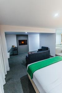 Postel nebo postele na pokoji v ubytování Hotel Hacienda Lima Norte
