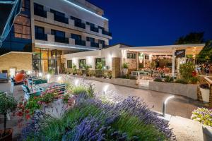 Сад в Hotel Prestige
