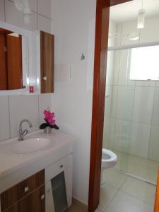 a bathroom with a sink and a toilet at Residencial Dois Amores Apartamentos in Florianópolis