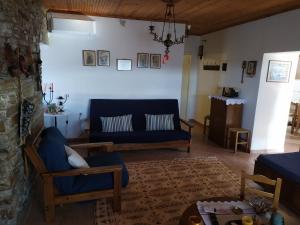 A seating area at Magnolia Traditional Stone House in Vamvakou