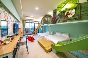 Postel nebo postele na pokoji v ubytování 三木森sleep Inn 站前館