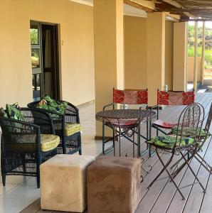 Ruang duduk di The Damm House, Crystal View Vineyards
