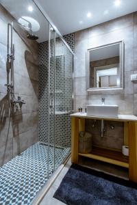 a bathroom with a sink and a shower at Nikolas House in Xirokámbion