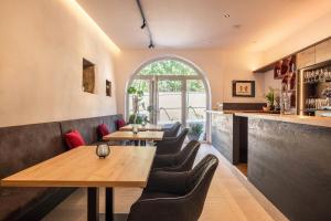 a restaurant with wooden tables and leather chairs at Luisl Hof - Apartment Vitis in Cornaiano