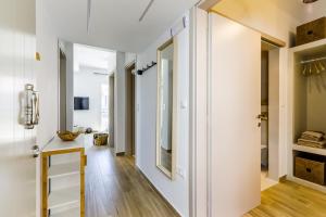 Et tv og/eller underholdning på Breezy Rooftop House