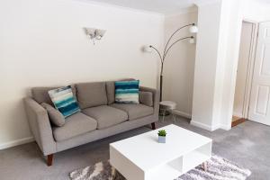 Galeriebild der Unterkunft 2 Chatsworth Riverscape Apartments - Peaceful apartment in great location with free parking overlooking the Gannel just a short walk from Newquays incredible beaches and local amenities in Newquay + 27 Fotos