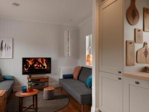 a living room with a couch and a fireplace at Hona in Mangersta