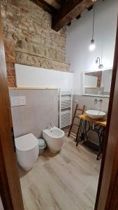 a bathroom with a toilet and a sink at Casina di Alice in Vinci
