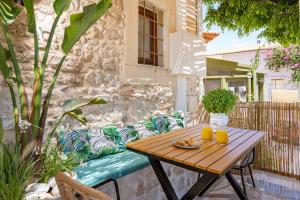 A balcony or terrace at Castelvecchio Suites