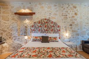 A bed or beds in a room at Castelvecchio Suites