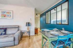 a living room with a couch and a table at Appartement Thiers - Welkeys in Antibes