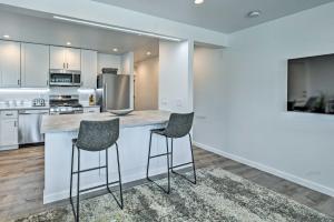 Köök või kööginurk majutusasutuses Mod San Diego Apt with Patio - Walk to Harbor!