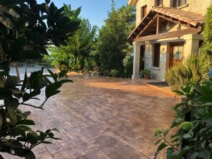 Ogród w obiekcie Casa da Lomba Piscina y vistas al mar en Baiona