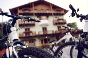 Jazda na bicykli v okolí ubytovania Hotel Almazzago
