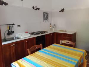 Kuchyň nebo kuchyňský kout v ubytování Villa 20 m.dal mare