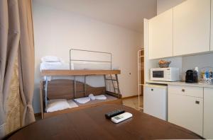 Kuchyňa alebo kuchynka v ubytovaní Vitti's Home Verona 3
