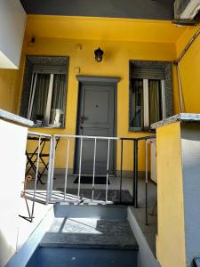 a yellow building with a door and a balcony at Gionas - Casa indipendente in zona strategica in Milan