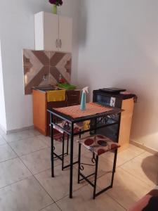 Kuchyň nebo kuchyňský kout v ubytování Adorable monoambiente en Asunción